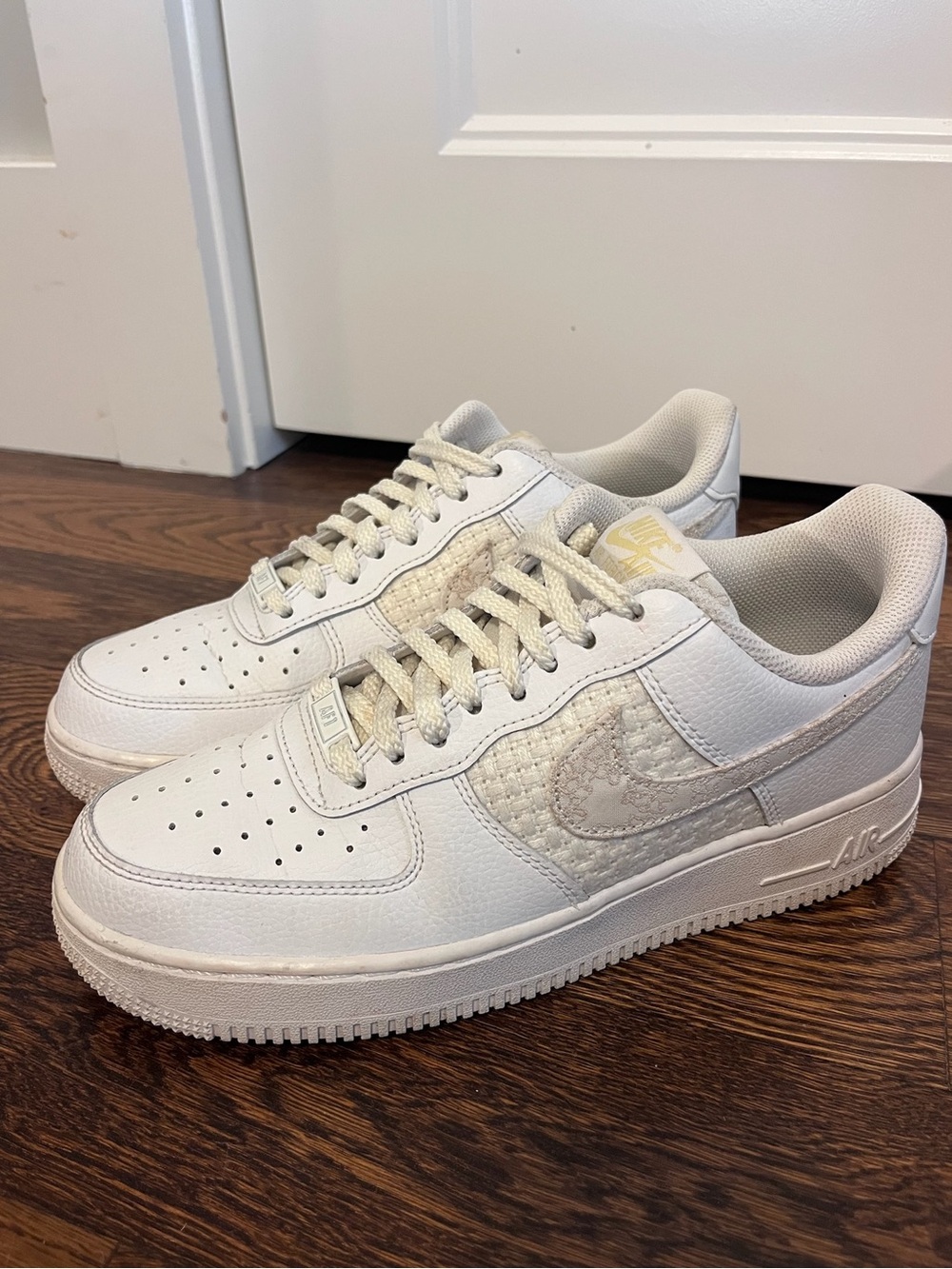 Nike Women’s Air Force 1 ‘07 SE White Sail Sneakers